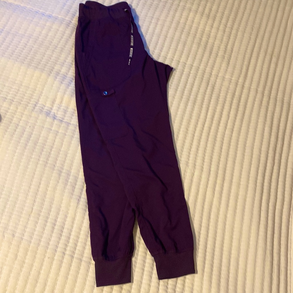 MEDCOUTURE touch scrubs